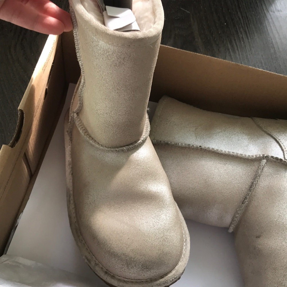 UGG - Picture 2 of 4